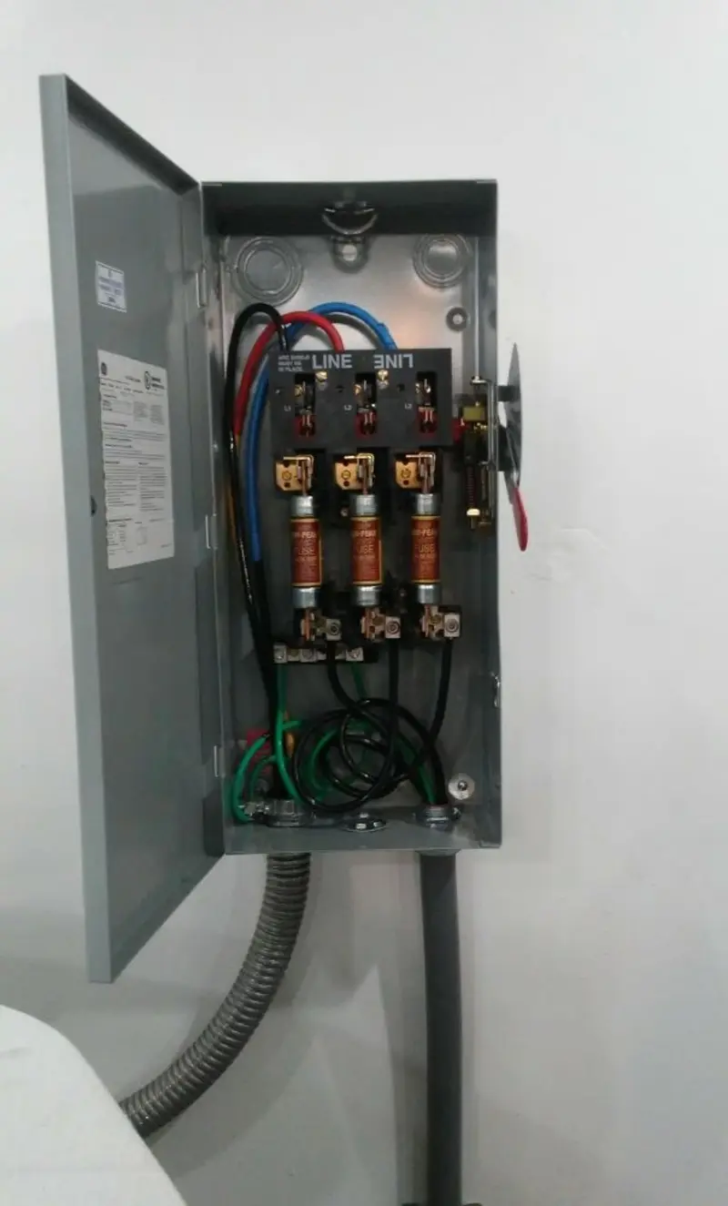 Three-phase disconnect switch installed for Smoke Detector Installation in Hillview